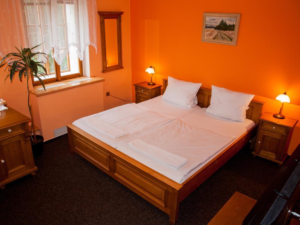 Hotel A Restaurace U Hrncire クトナー・ホラ 部屋 写真
